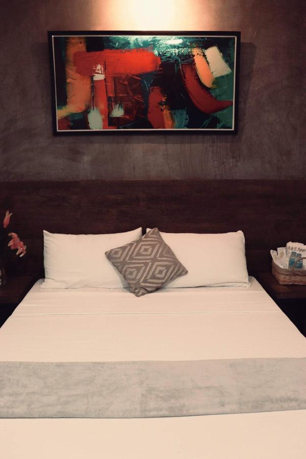 A&E Apartelle Bacolod Buitenkant foto