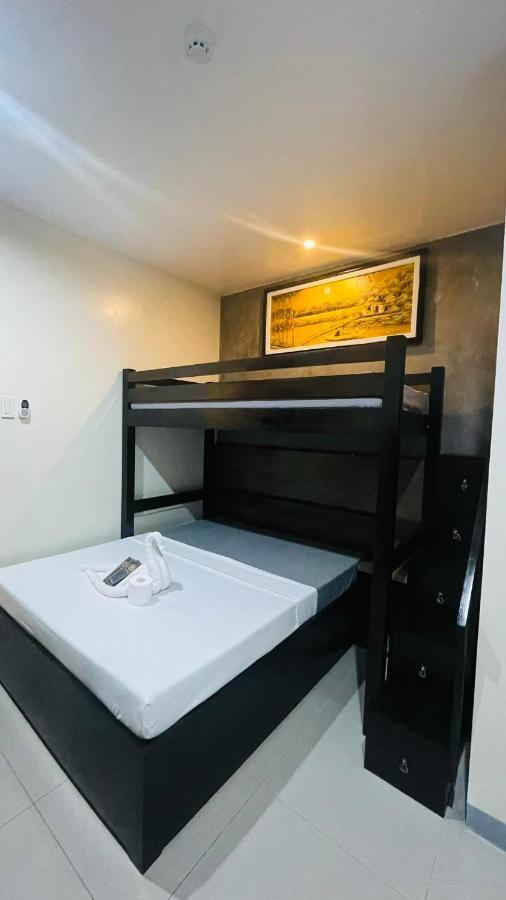 A&E Apartelle Bacolod Buitenkant foto